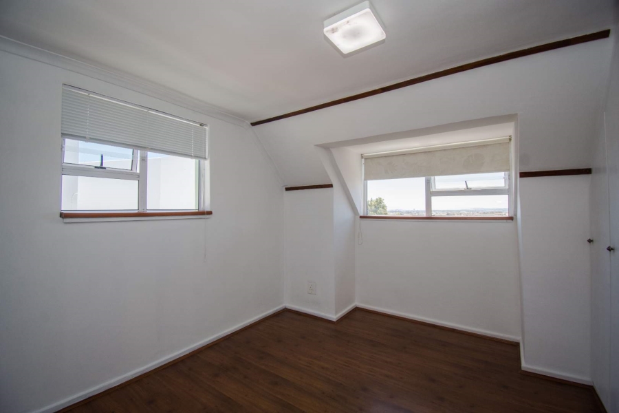 4 Bedroom Property for Sale in Mountainside Western Cape